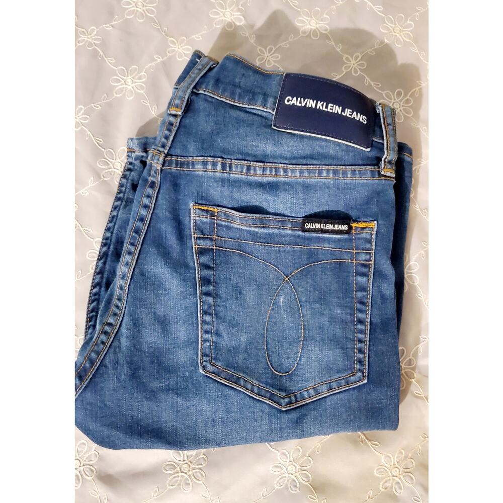 😺 Calvin Klein Womens Denim Bermuda Shorts Size 28 Beach Travel Stretch